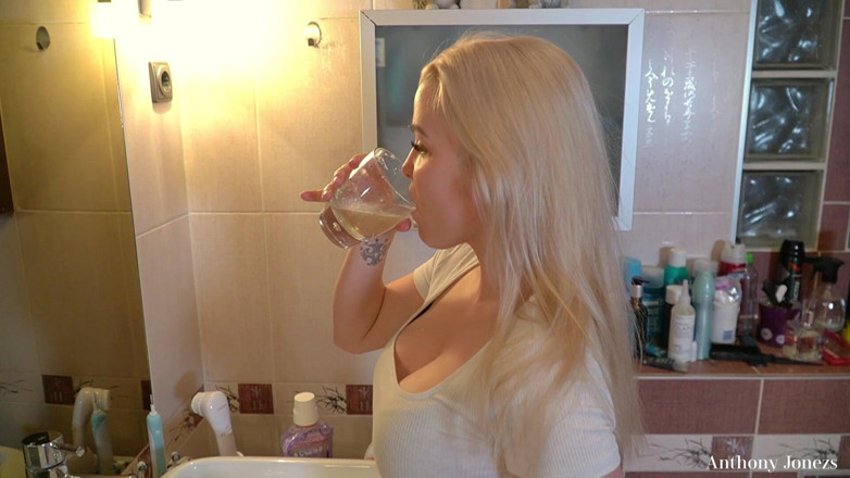 AnthonyJonezs: Mya Quinn Brushing Her Teeth Using Cum as Toothpaste and...