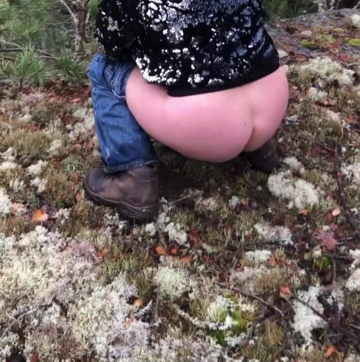 Hotwifekbh: Аматорська домашня зріла дружина з великими цицьками писає 4