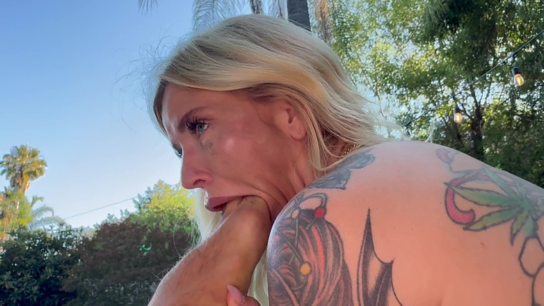 Alfiecinematic: Mijn pov met getatoeëerde blonde babe Kitt Jones