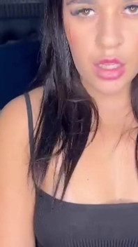 Pantaloni scurți loviți în fundul mare și excitat