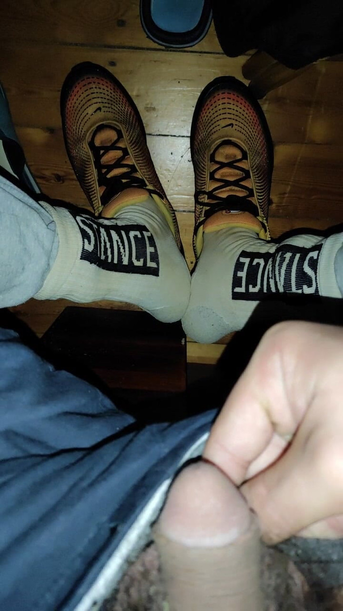 SmokedAlloy2: Dirtyjunkbro nie potrzebuje toalety, żeby się wysikać. On robi to wszędzie!...