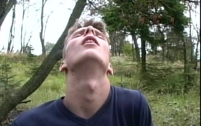 Gay 90's Vintage Porn: Những người đàn ông táo bạo trong dòng chảy nhịp nhàng 2