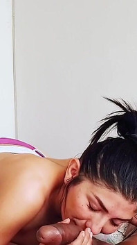 Přišel jsem dovnitř a otěhotněl svou nevlastní sestru - část 1