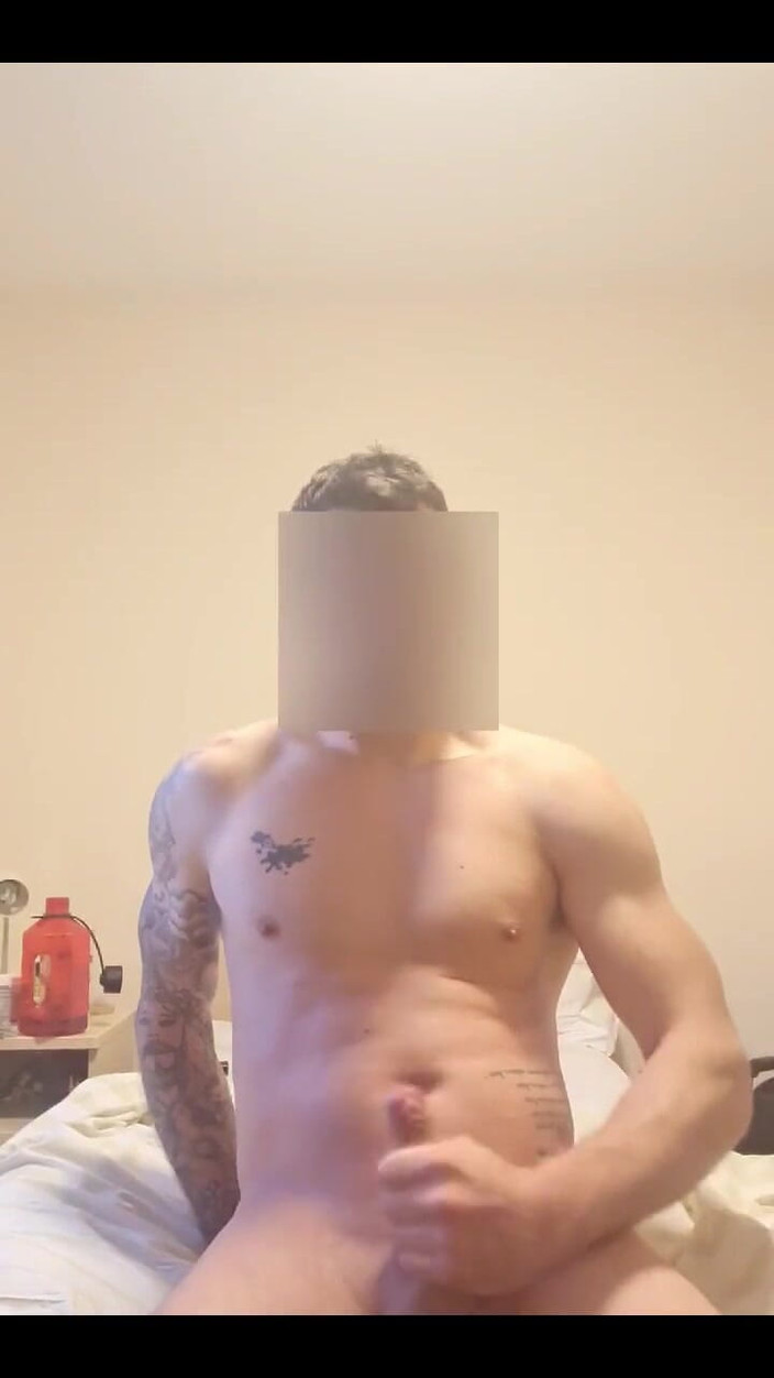 Englishtom20vip: एक गाल बैठे दोपहर wank को नहीं हरा सकते