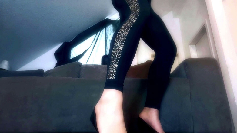 Ts Daniela Starr: สาวบลอนด์เซ็กซี่ MILF แดนนี่เต้นรําและถอดเสื้อผ้าสําหรับคุณ