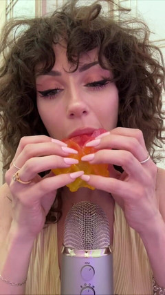 SavvyStar: Waffle Eating and Sucking Asmr