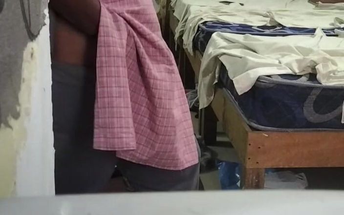 Funny couple porn studio: Тамільська студентка 18+ самостійно займається сексом раком