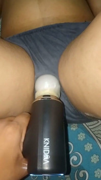 ฉันโทรหาลูกพี่ลูกน้องสาวที่แก่กว่าที่บ้านและเย็ดกับเธอ