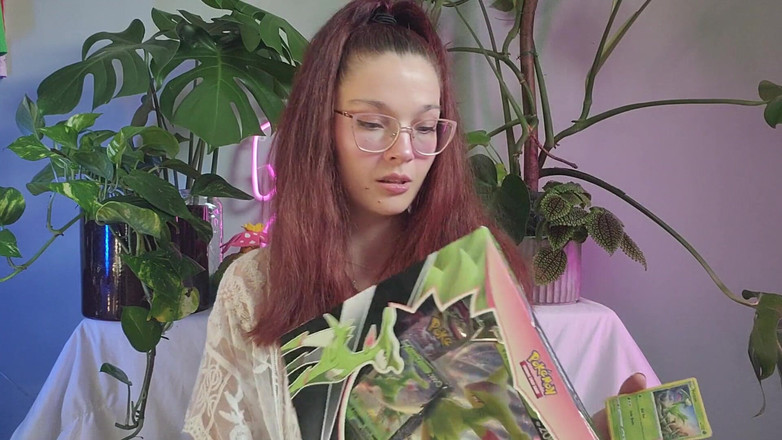 petitesubkitten: Топлес e-дівчина тягне, відео від першої особи, ти в моїй спальні