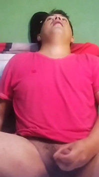 Guapo pinoy granjero se masturba antes de comenzar a trabajar en la granja