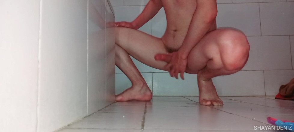 SHAYAN DENIZ: Shayan Deniz - baie privată noaptea târziu care înregistrează un clip de...