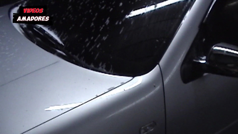 Amateurs videos: 車を洗っていたら妻と彼女の結婚した友人とヤリまくりました