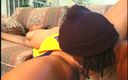CBD Media: Animadora de ébano obtiene su culo estirado en el sofá