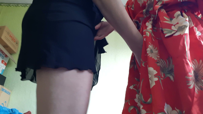 Lesbian-candys: 샤워하는 동안 남친의 엄마를 핑거링하고 있어
