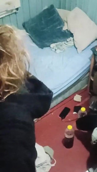 Jovem gay abre sua bunda