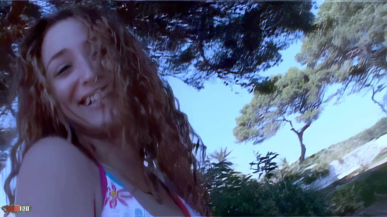 MMM100: Monica Ledesma: sexy teen amateur Monica Ledesma strippt in der...