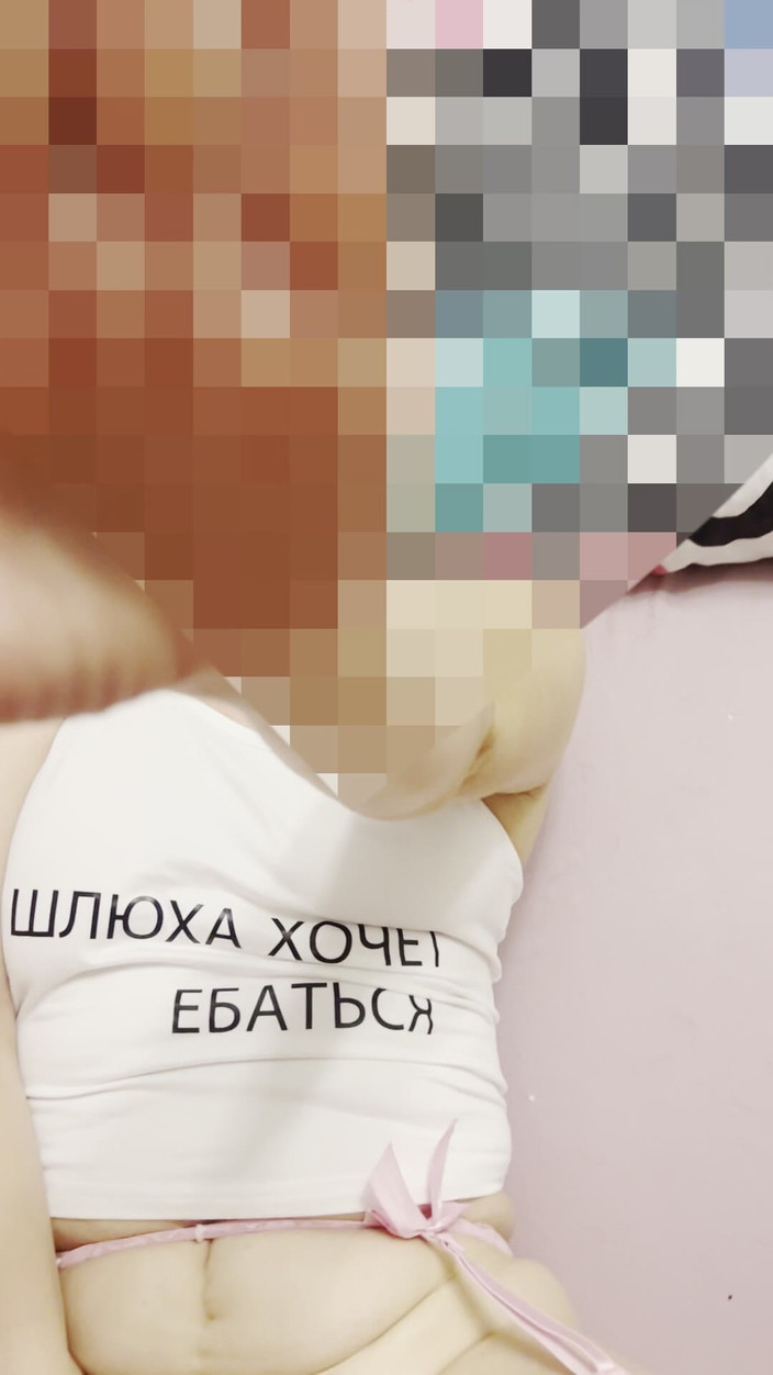 SashMash: Pasangan cuckold bermain dengan dildo