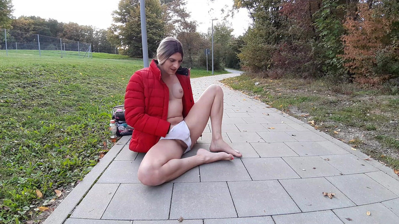 sweetfeet29: Ich Spritze Ab Mitten Am Weg Outdoor