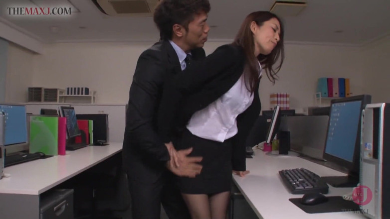 Asian happy ending: 뜨거운 짐을 삼키는 섹시한 비서 아시아