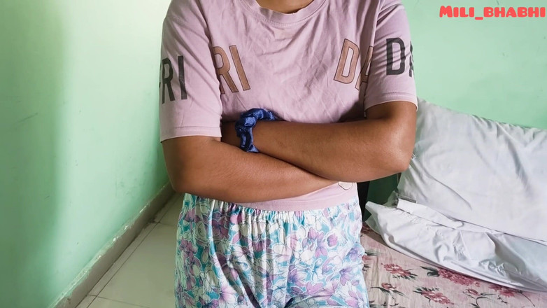 Mili bhabi: Indische Desi mooie vriendin strakke kut Hindi audio seks mms, 18+...