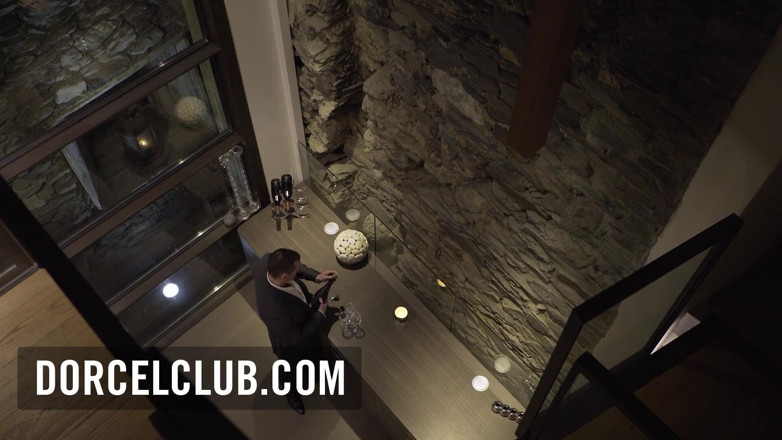 Dorcel Club: Festa hardcore com Cara, Anissa e Nikita