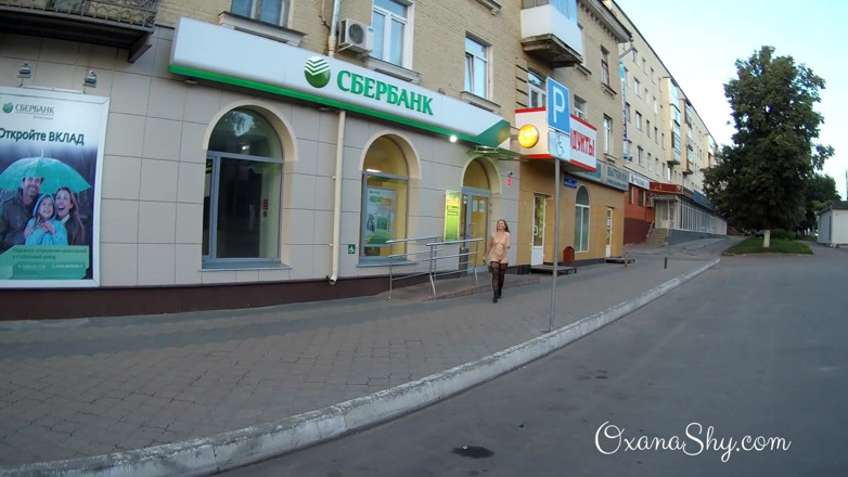 MILF Oxana: Naked morning in the city