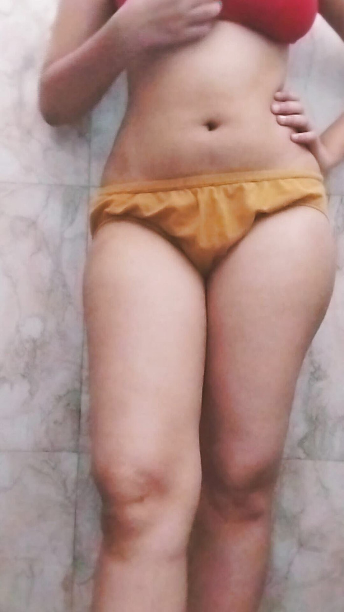 Riyathakur: Ero elata dopo aver visto la figa nuda della cognata.