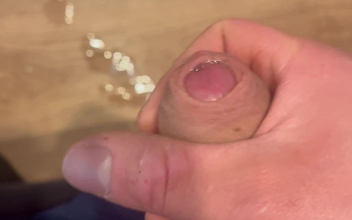 LustLogan: Alleen hij, zijn handen en pure release - langzaam, echt, onvergetelijk.