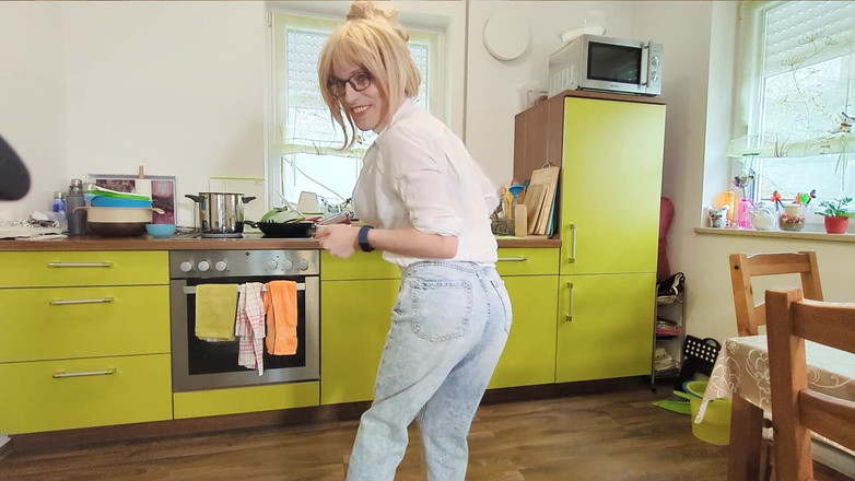 TV_Helena: Jestem zły na ciebie, mój chłopcze! za karę uderzasz się...