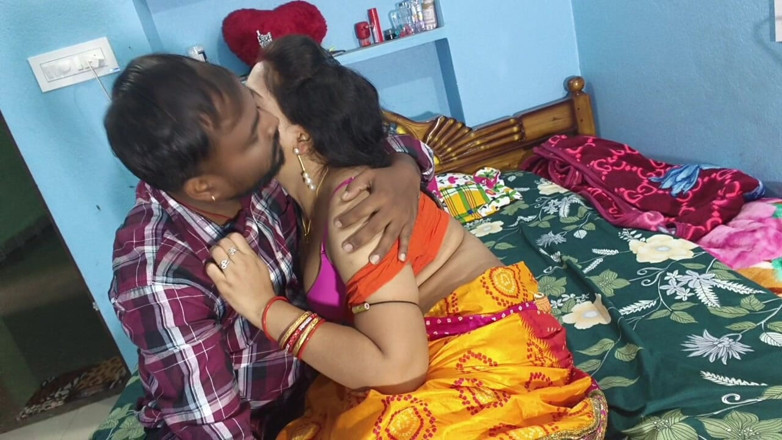 Sona bhabhi: Aku dientot sama saudara laki-laki suamiku, waktu aku lagi foto...