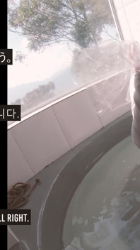 Capezzoli da bagno sexy dea latina in costume da bagno 4k