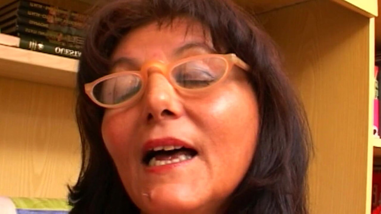 My porn family: Macecha mého přítele saje ptáka jako královna