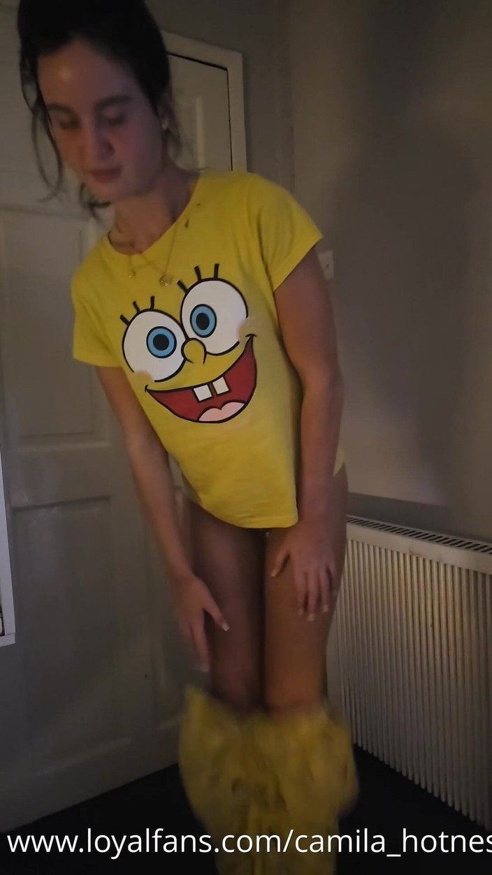 Teen Sophie: Tirando a roupa do meu bob esponja