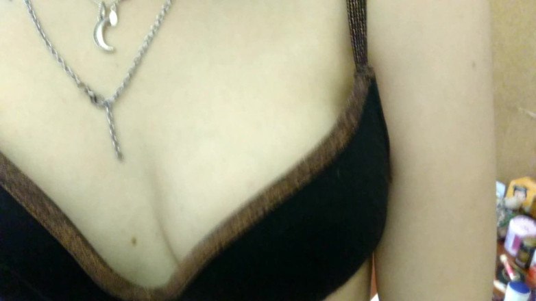 Barbie_princesslike: 優しい家のかわいいストリップショーの接写