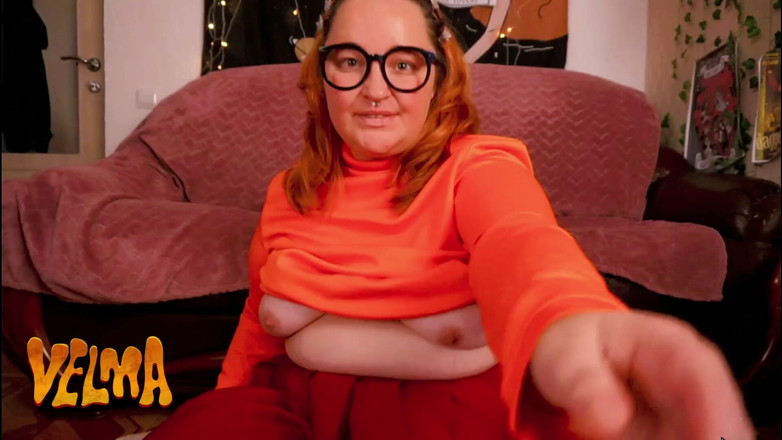 AssGives: Velma și vibrator, spectacol de spermă