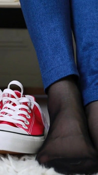 Black stocking tease - footplay slow dengan stoking nilon tipis
