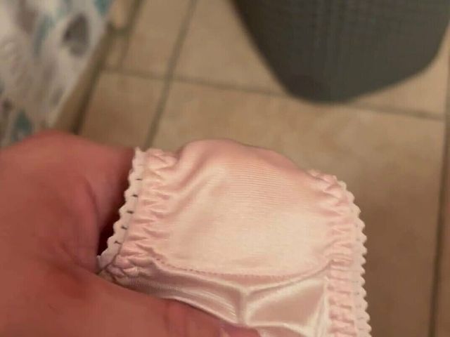 Jerking off in Mother Inlaws Pissy Pantys (Bigbrook)