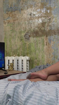 Грейс любить м'яке відчуття чистих колготок на її ногах