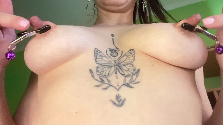 Kristi Ren: Estos pezones son tan enormes que convirtieron mi vestido favorito...