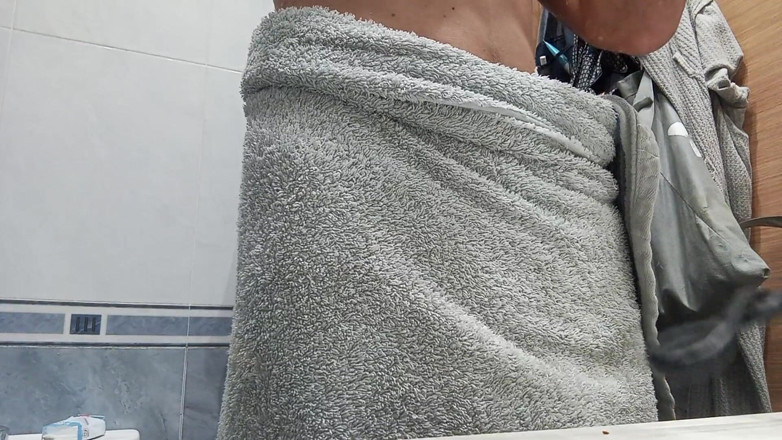 Elvissc: Zog mich an, nachdem ich aus der Dusche gekommen war,...