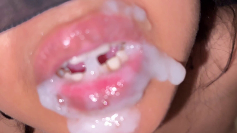 Aria Mia: Sexy smyslná tchýně lízala zeťův penis a jedla ho.