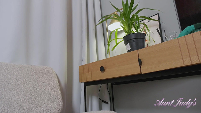 Aunt Judy's: Auntjudys - Nadržená zralá MILF Foxy v punčochách a podpatcích