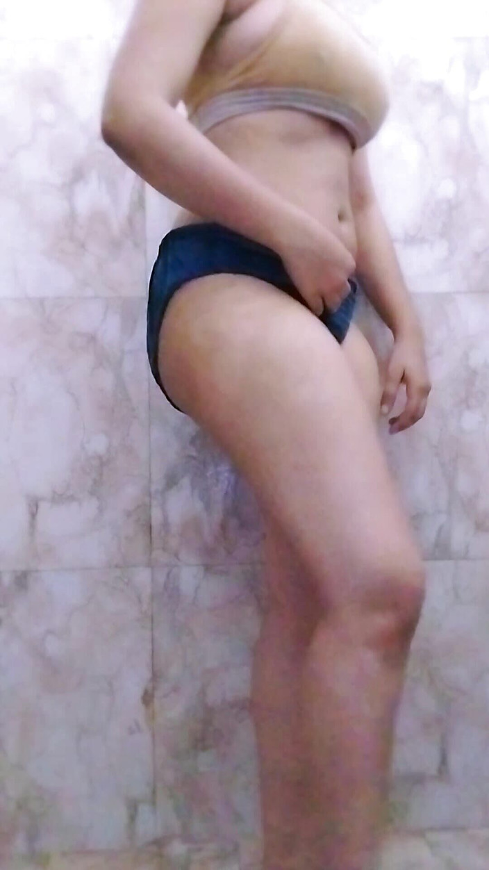 Riyathakur: Гаряча jp студентка, нове відео