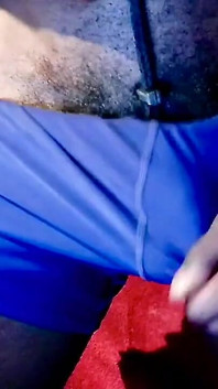 chusaee ke saath mere tang nile spaindeks shorts men mera vishaal ubhaar