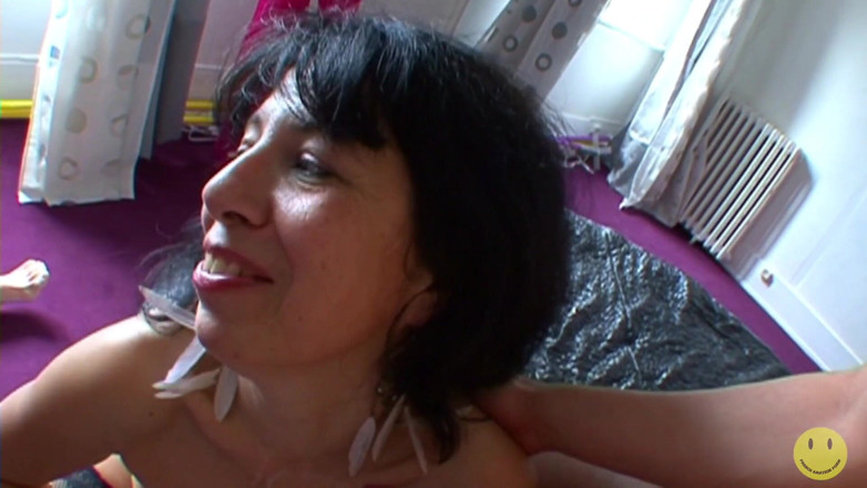 French Amateur Porn: Slutty MILF Wendy fucked in the ass during a threesome