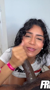 Roxie Sinner chupou meu pau tão bem