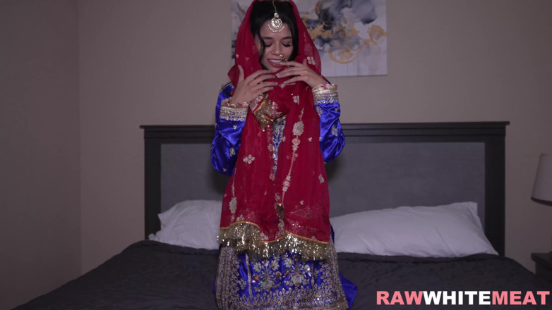 Raw White Meat: Perempuan jalang India mahukannya keras dan kasar