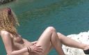 Cryptostudios: Sensationelles junges hottie posiert nackt draußen
