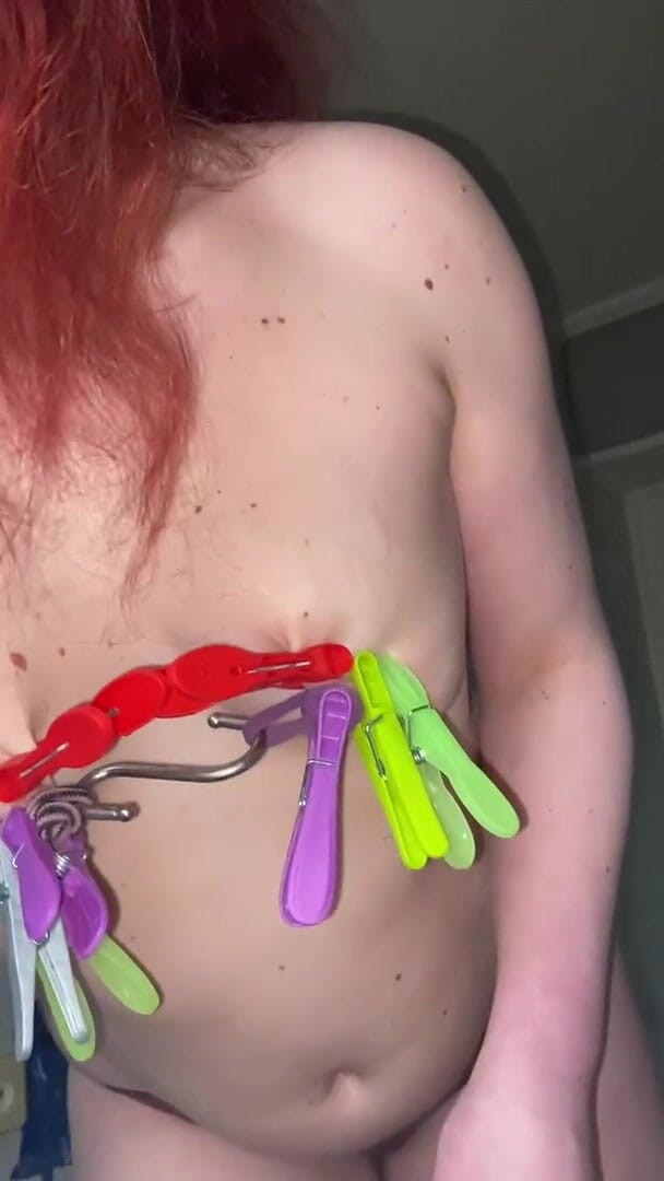Elena917: Nipple play while masturbation
