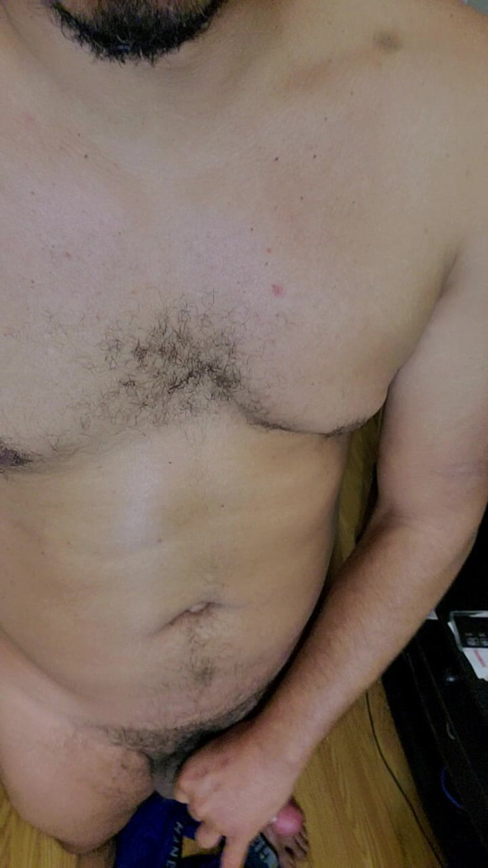 Browndicksavior: Caresse ta bite avec moi pendant que j’imagine en train...